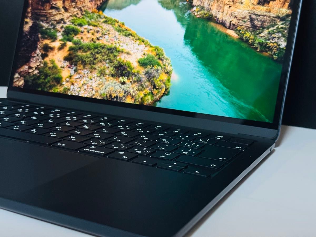 送料無料【美品】MacBook Air 2022 13インチ SSD 256GB Apple M2 ミッドナイト 送料無料【美品】MacBook Air 2022 13インチ SSD 256GB Apple M2 ミッドナイト