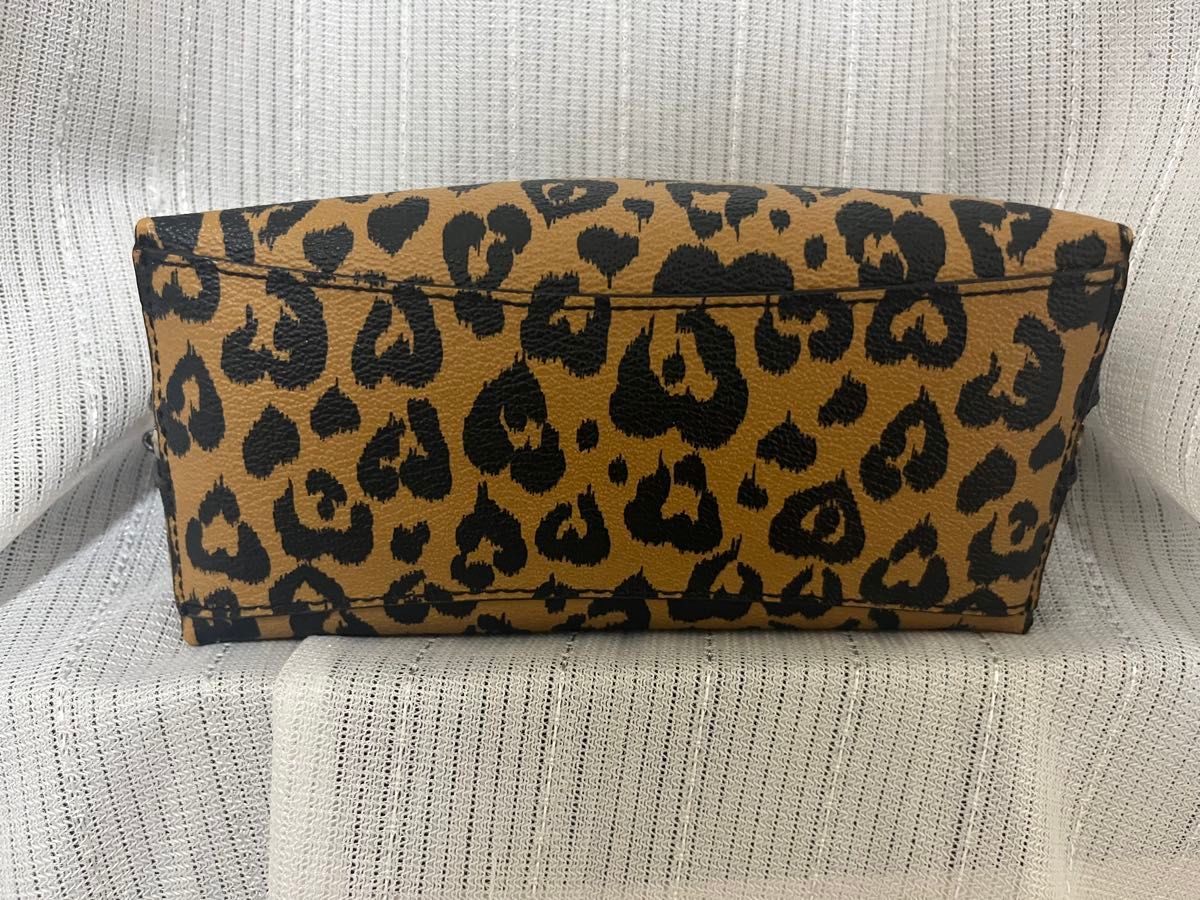 お値下げ COACH コーチ レオパード柄 ハート ポーチ ヒョウ柄 お値下げ COACH コーチ レオパード柄 ハート ポーチ ヒョウ柄
