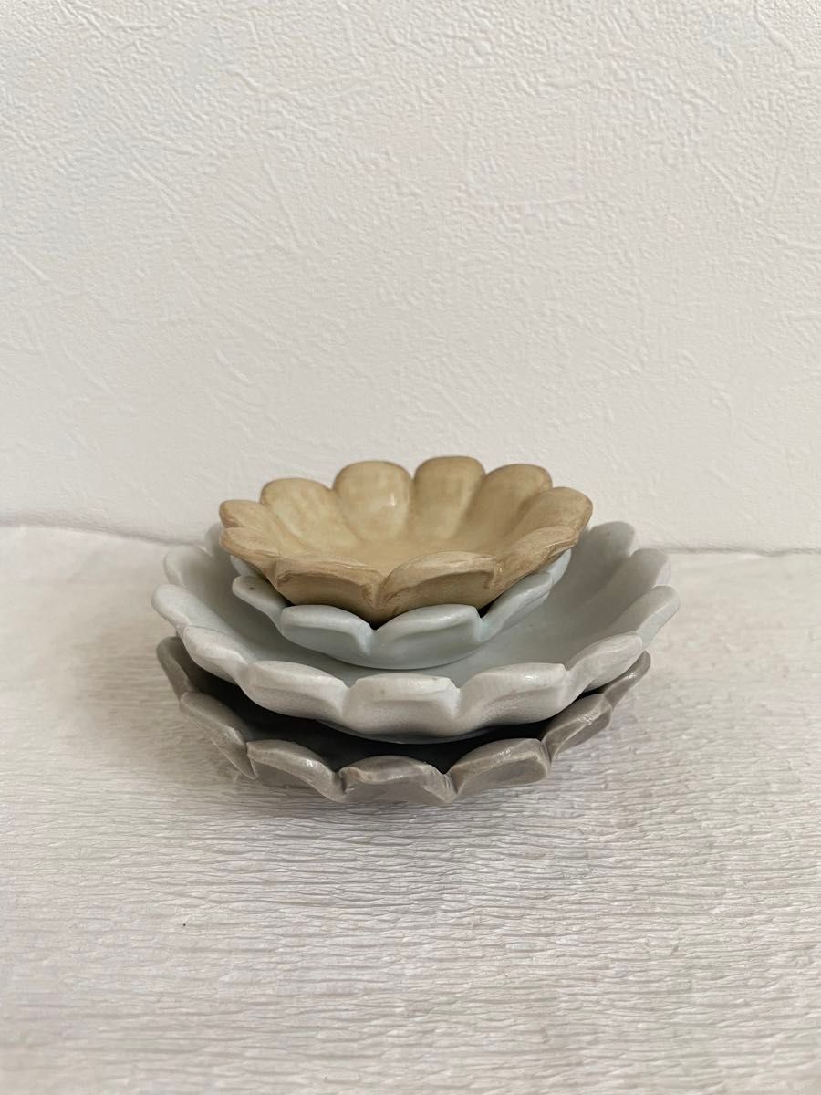 石川裕信 輪花 小皿 豆皿 美濃焼 作家 器 陶器|Yahoo!フリマ 石川裕信 輪花 小皿 豆皿 美濃焼 作家 器 陶器|Yahoo!フリマ