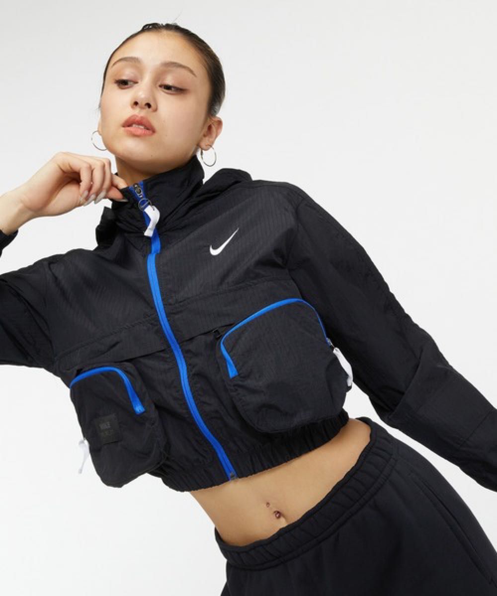 新品 NIKE レディース ナイロンジャケット ショート丈 アウター 新品 NIKE レディース ナイロンジャケット ショート丈 アウター