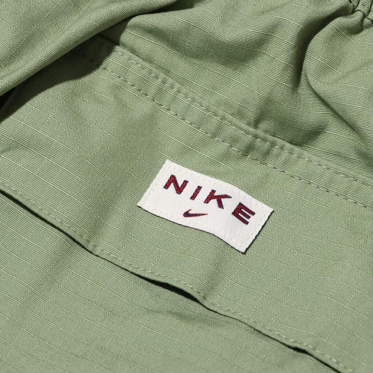 定価10560円 新品 NIKE カーゴパンツ 長ズボン カーキ Lサイズ 定価10560円 新品 NIKE カーゴパンツ 長ズボン カーキ Lサイズ