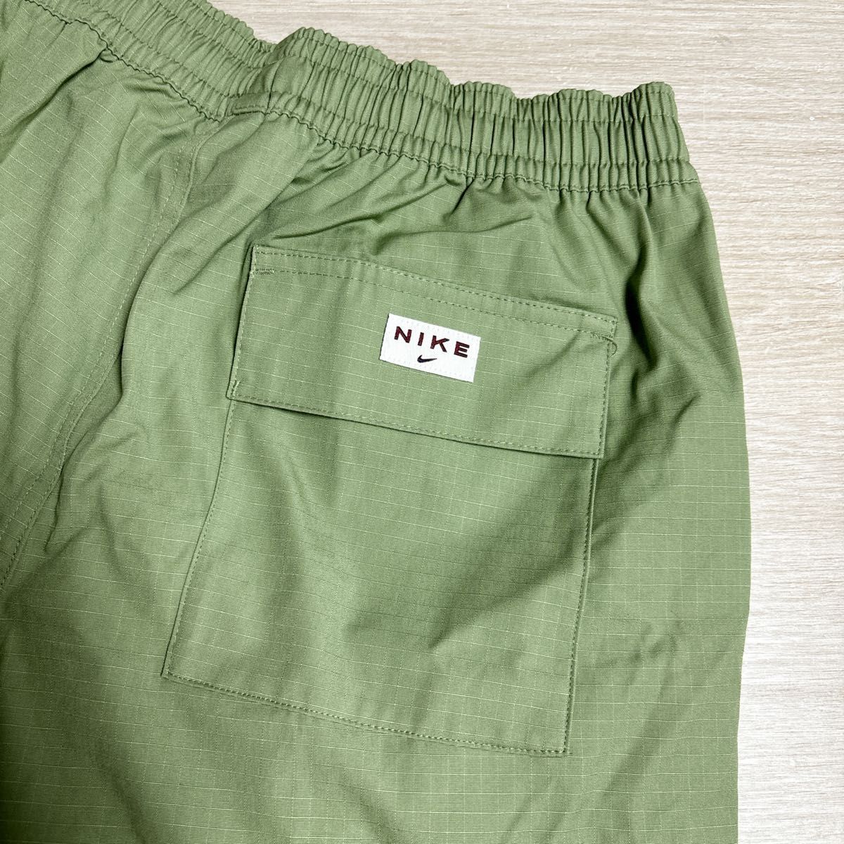 定価10560円 新品 NIKE カーゴパンツ 長ズボン カーキ Lサイズ 定価10560円 新品 NIKE カーゴパンツ 長ズボン カーキ Lサイズ