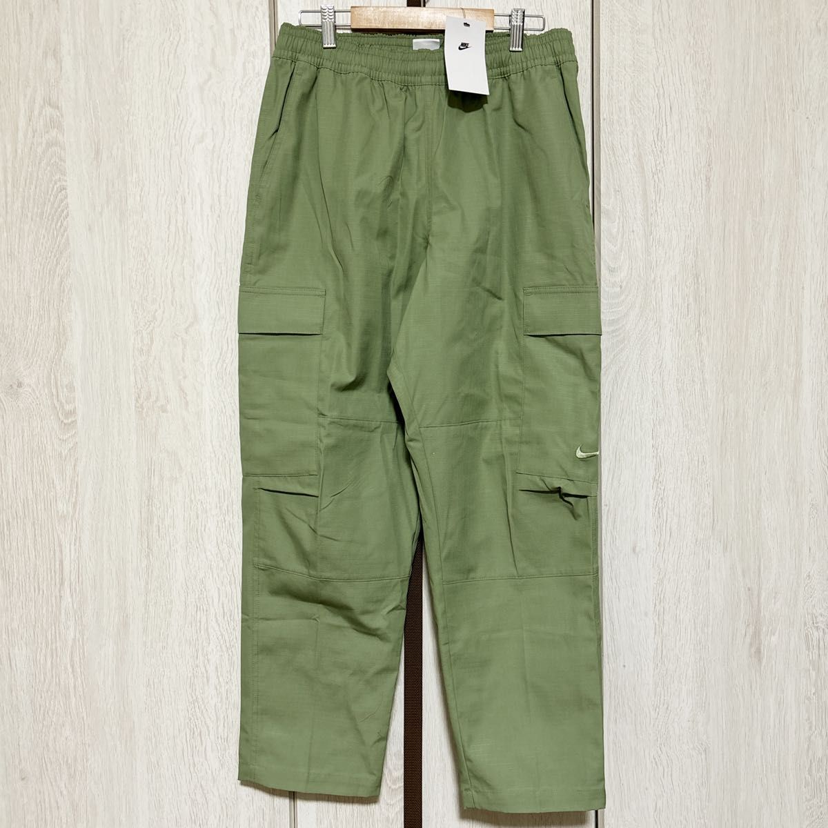 定価10560円 新品 NIKE カーゴパンツ 長ズボン カーキ Lサイズ 定価10560円 新品 NIKE カーゴパンツ 長ズボン カーキ Lサイズ