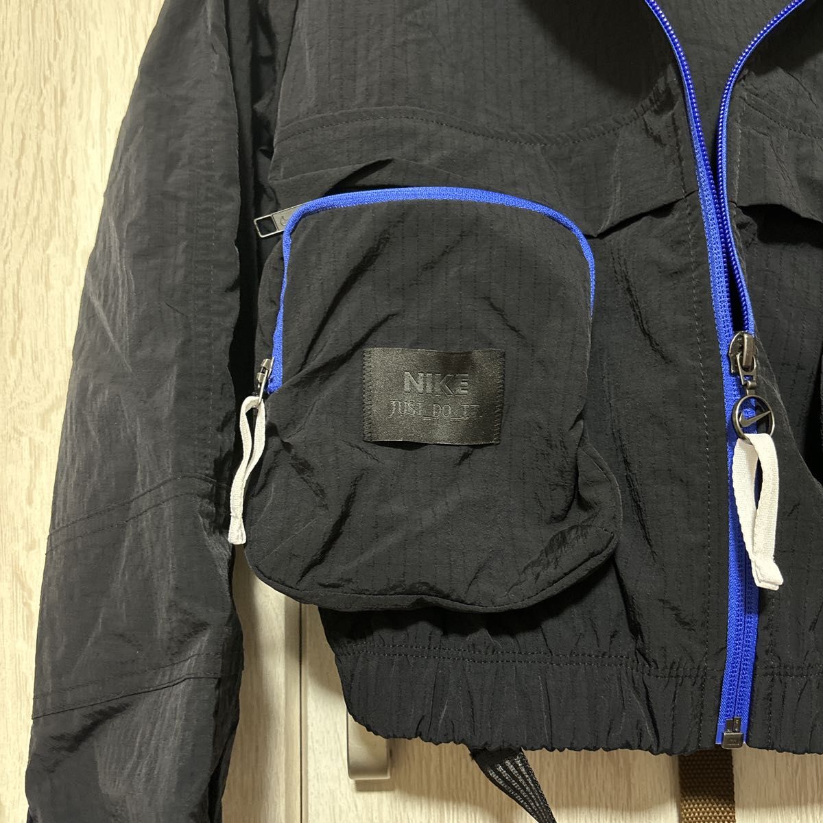 新品 NIKE レディース ナイロンジャケット ショート丈 アウター 新品 NIKE レディース ナイロンジャケット ショート丈 アウター