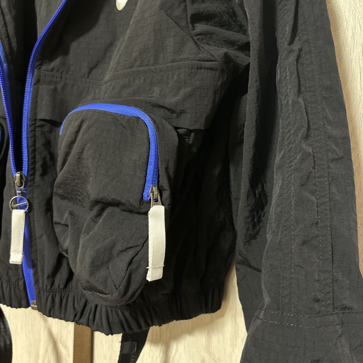 新品 NIKE レディース ナイロンジャケット ショート丈 アウター 新品 NIKE レディース ナイロンジャケット ショート丈 アウター