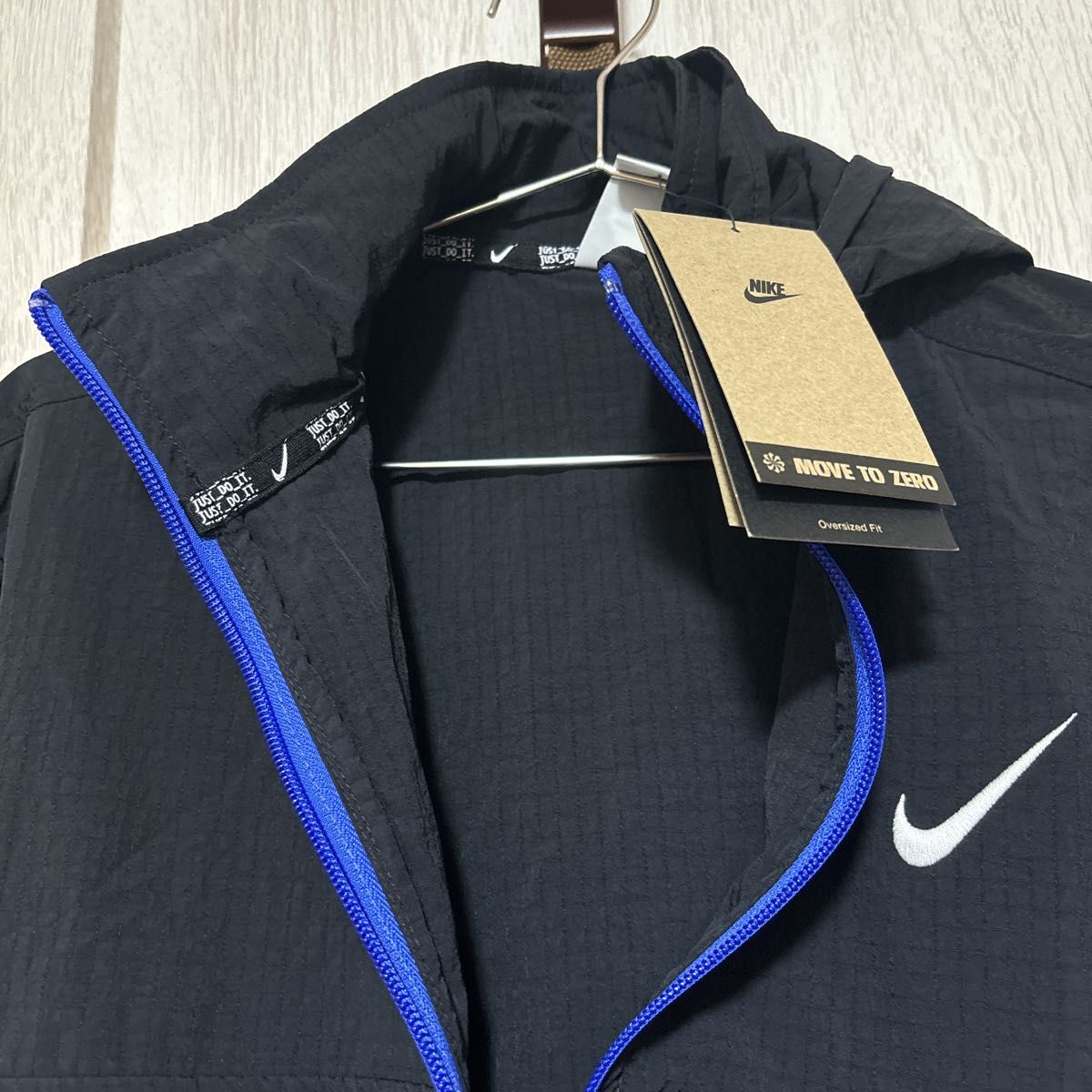 新品 NIKE レディース ナイロンジャケット ショート丈 アウター 新品 NIKE レディース ナイロンジャケット ショート丈 アウター