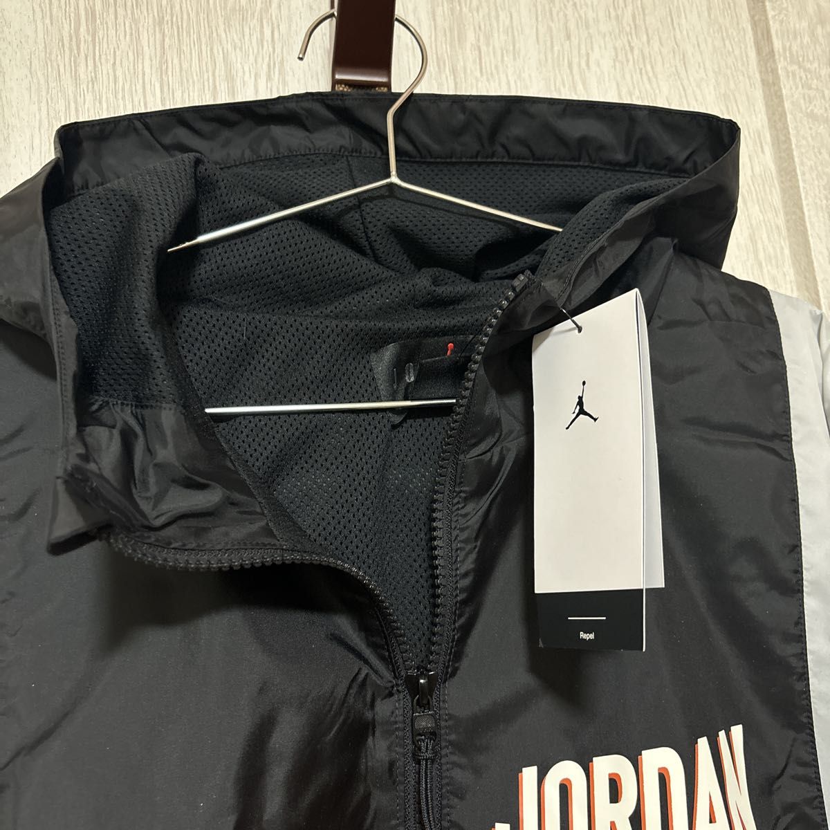 新品 NIKE ジョーダン ウインドブレーカー マウンテンパーカー M 新品 NIKE ジョーダン ウインドブレーカー マウンテンパーカー M