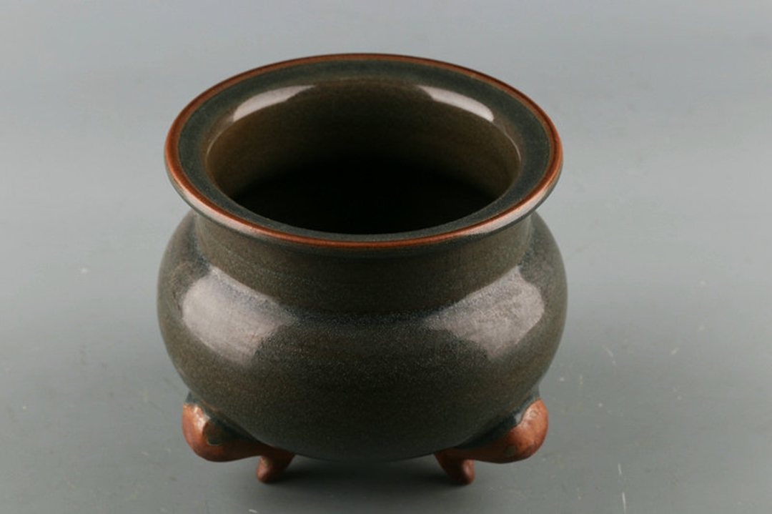 多寶屋】XP1716□宋時代鈞窯窯変紫斑三足炉珍品□ | www.facenicobaggio.it