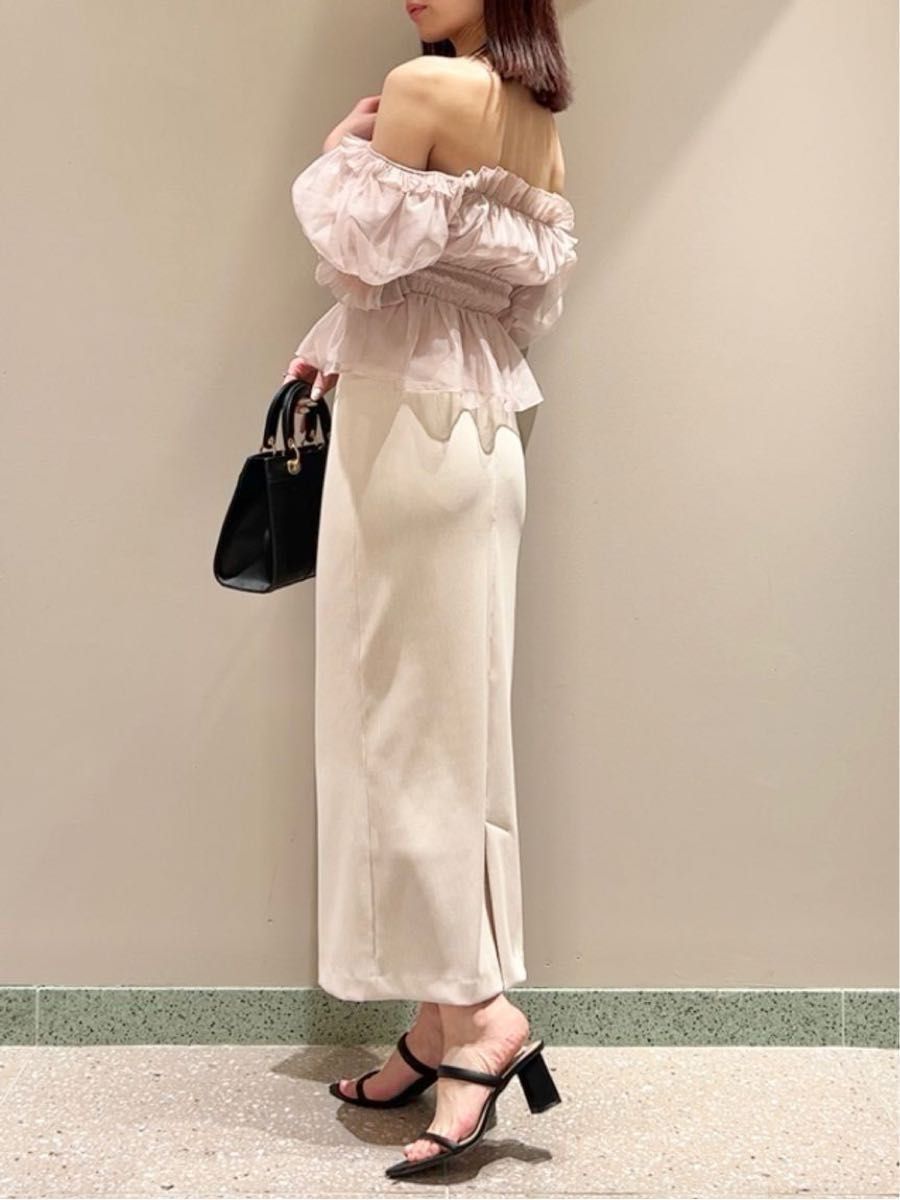 SNIDEL ギャザーフリルオフショルブラウス ピンク 鈴木瞳美 SNIDEL ギャザーフリルオフショルブラウス ピンク 鈴木瞳美