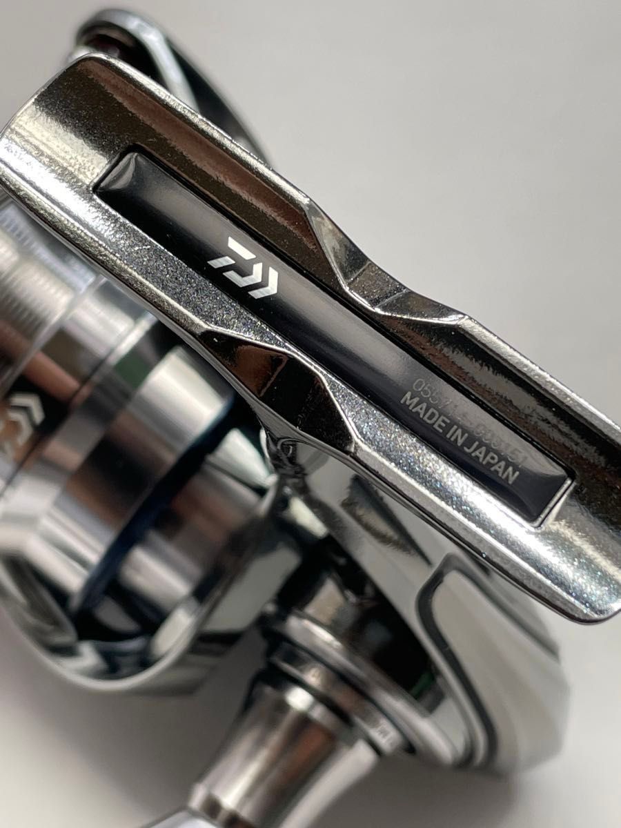 美品 18 イグジスト FC LT2500S-C ダブルハンドル SLP 美品 18 イグジスト FC LT2500S-C ダブルハンドル SLP