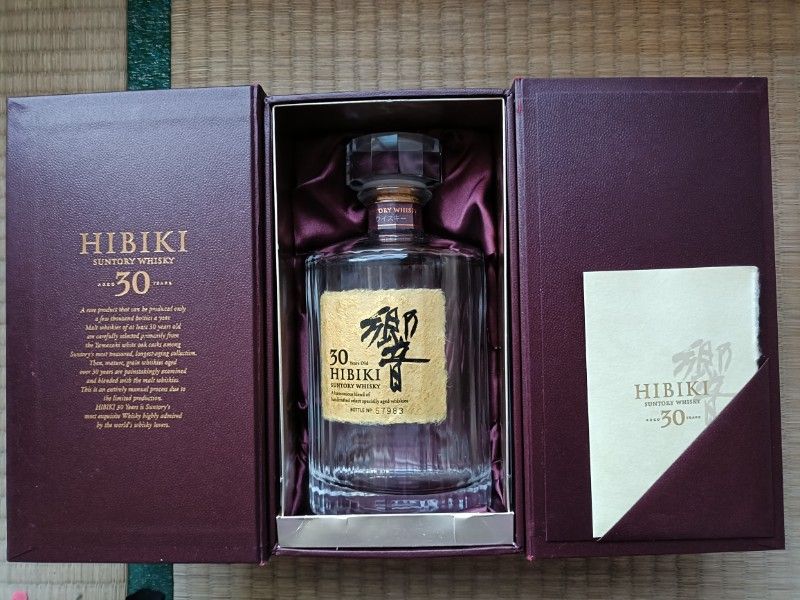 サントリー 響 30年 空瓶 中古未洗浄品 飲料・酒 サントリー 響 30年 空瓶 中古未洗浄品 飲料・酒