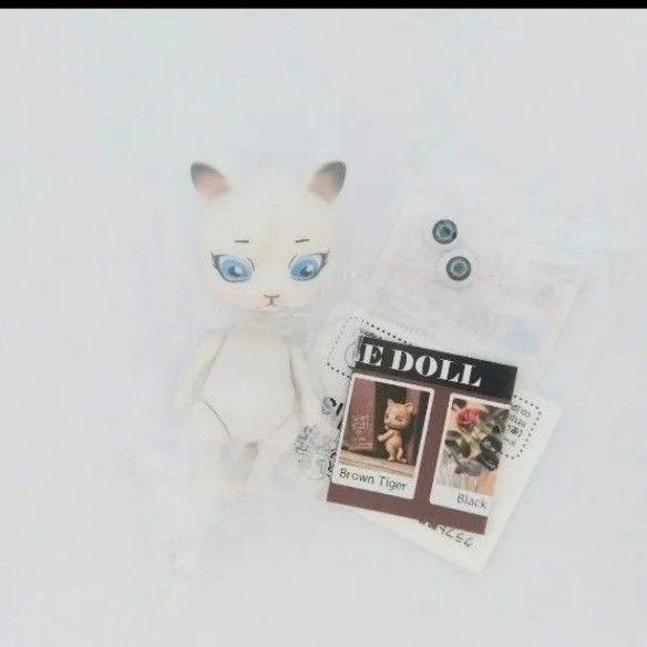 CAPSULE DOLL CAT 白猫 カスタム用のドールアイ付属 袋未開封の CAPSULE DOLL CAT 白猫 カスタム用のドールアイ付属 袋未開封の