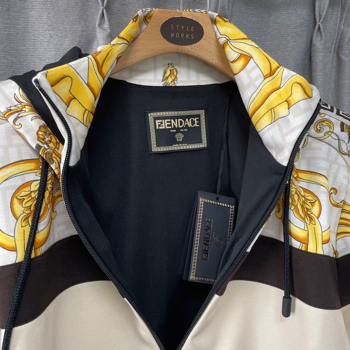 FENDACE フェンダーチェ FENDI×Versace パーカー 2022SS 新品 未 FENDACE フェンダーチェ FENDI×Versace パーカー 2022SS 新品 未