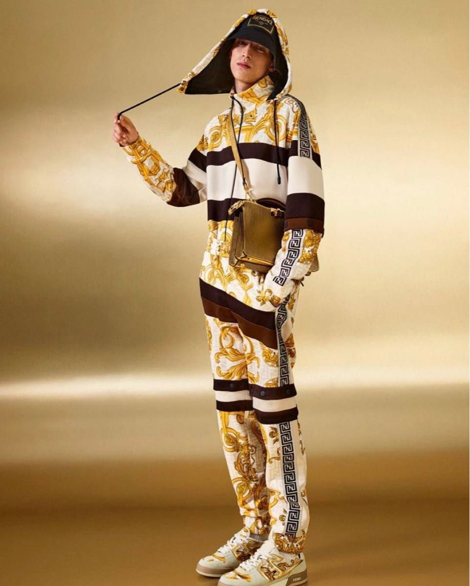 FENDACE フェンダーチェ FENDI×Versace パーカー 2022SS 新品 未 FENDACE フェンダーチェ FENDI×Versace パーカー 2022SS 新品 未