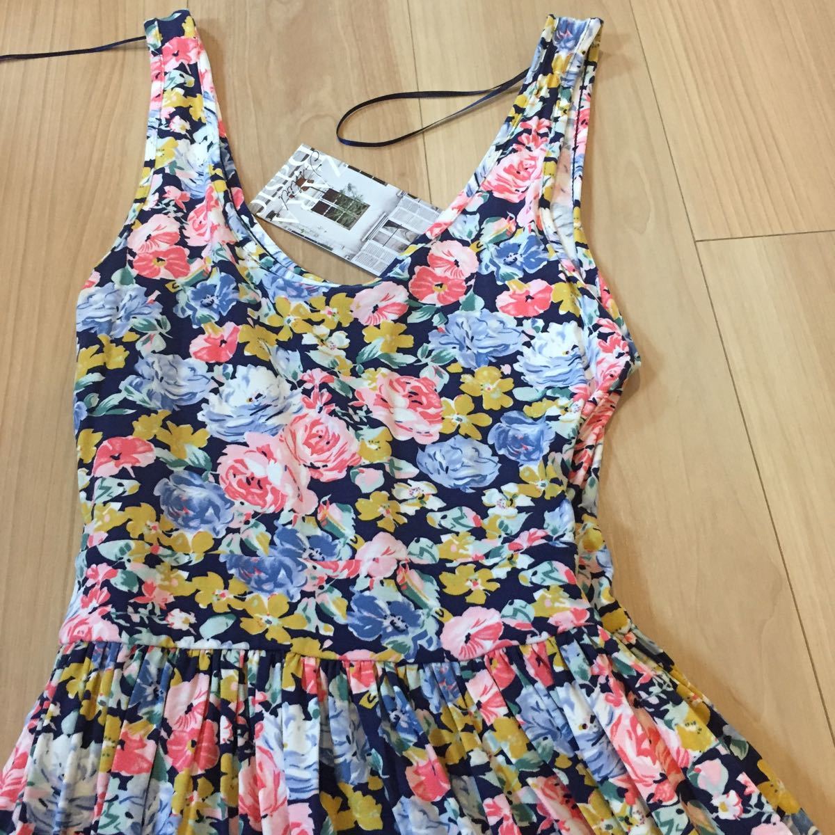 ヤフオク 花柄ワンピース ノースリーブ ザラzara 未使用 ヤフオク 花柄ワンピース ノースリーブ ザラzara 未使用