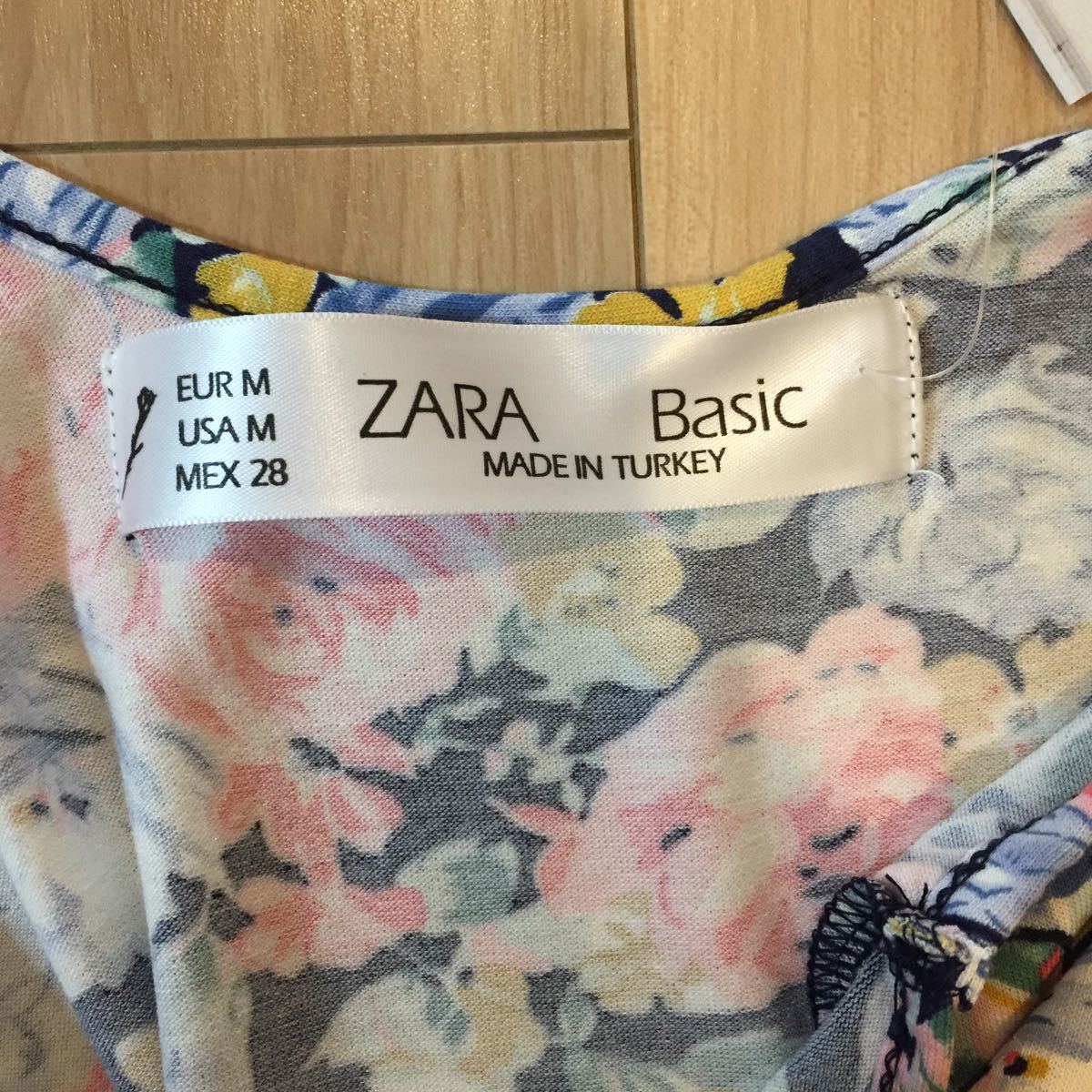 ヤフオク 花柄ワンピース ノースリーブ ザラzara 未使用 ヤフオク 花柄ワンピース ノースリーブ ザラzara 未使用