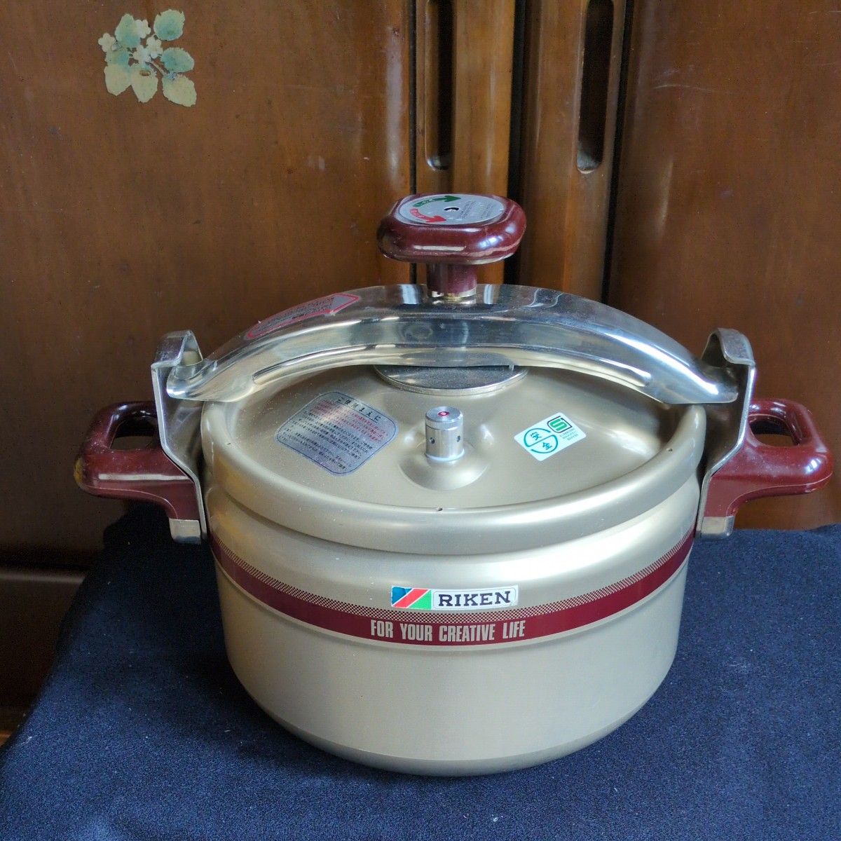 理研圧力鍋 ゴールドスーパー・デラックス 8 0L 未使用品かと 理研圧力鍋 ゴールドスーパー・デラックス 8 0L 未使用品かと