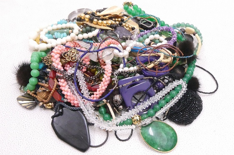 2409-0141●宝市/ビーズ他/ネックレス/ペンダント/ブレスレット等/30点以上/色々/まとめて(梱包サイズ60)