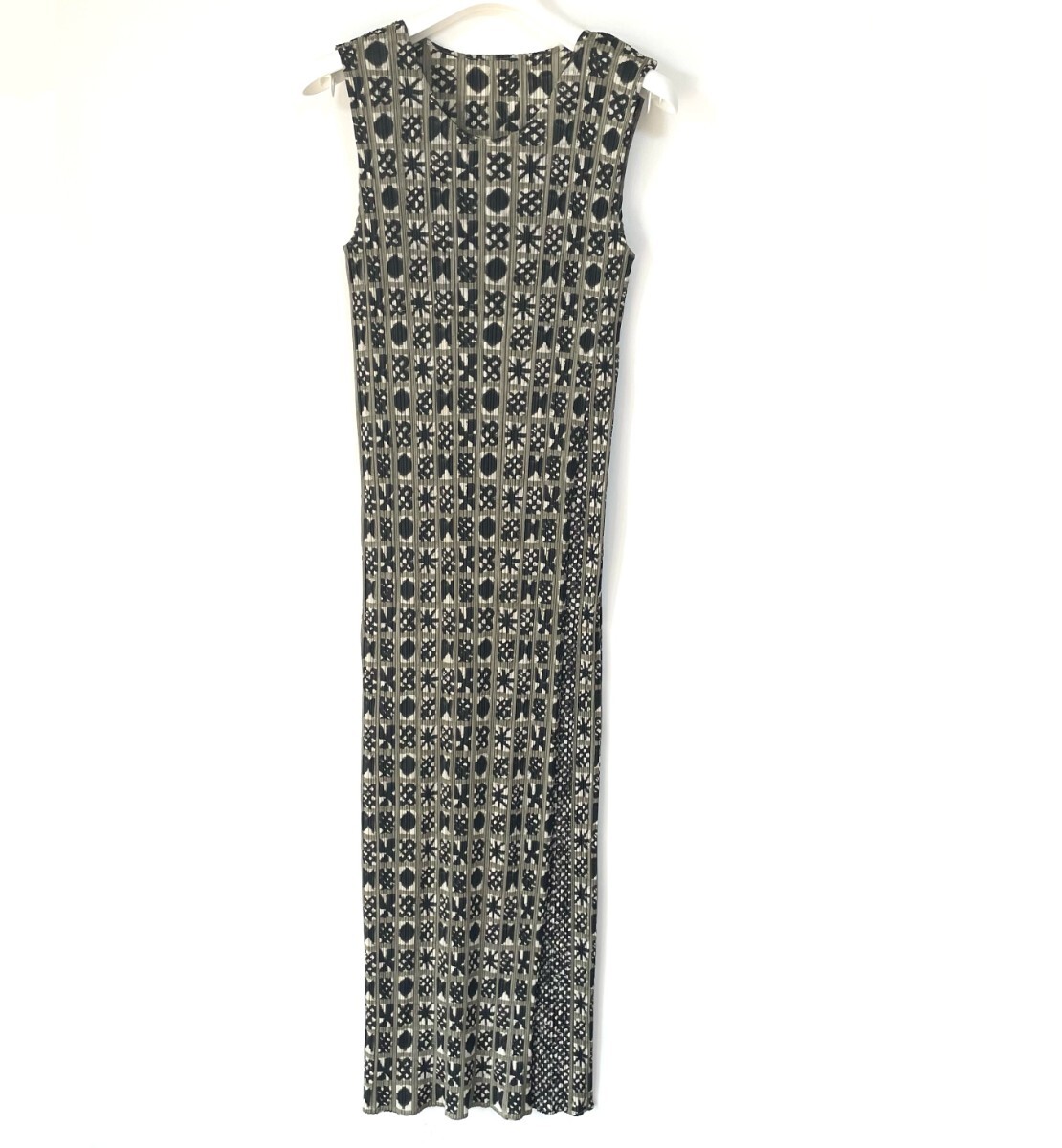 PLEATS PLEASE ISSEY MIYAKE ワンピース サイズ 3 PLEATS PLEASE ISSEY MIYAKE ワンピース サイズ 3