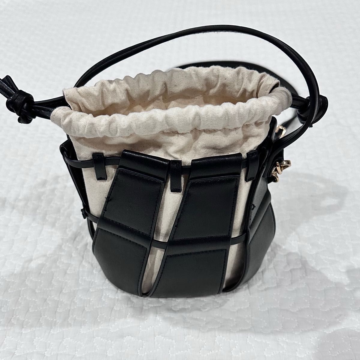 ZARA カットワークバケットバッグ 黒 ショルダーバッグ ブラック ZARA カットワークバケットバッグ 黒 ショルダーバッグ ブラック