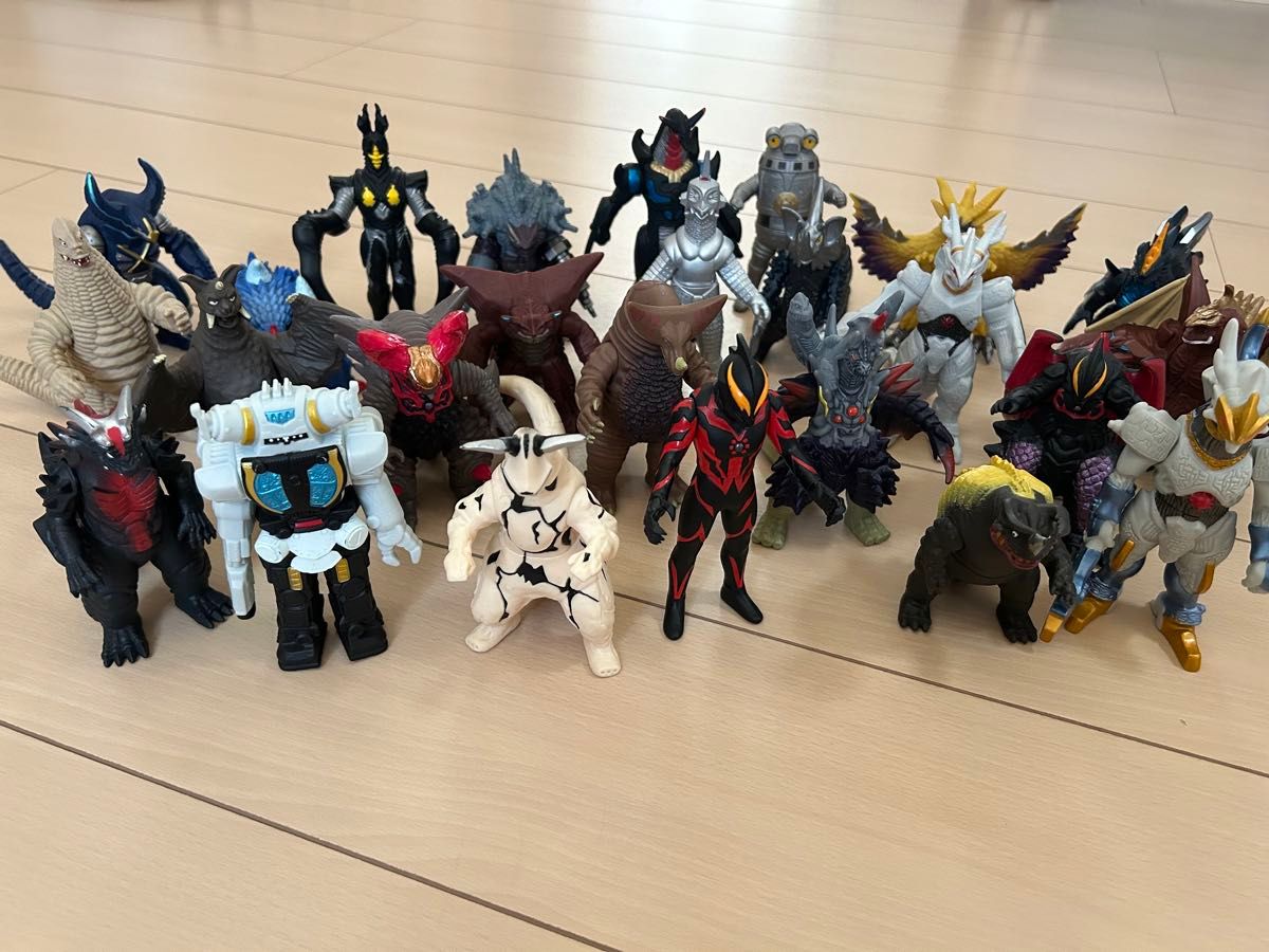 ウルトラマン ソフビ BANDAI ウルトラ怪獣 怪獣 まとめ売り 25体 ウルトラマン ソフビ BANDAI ウルトラ怪獣 怪獣 まとめ売り 25体