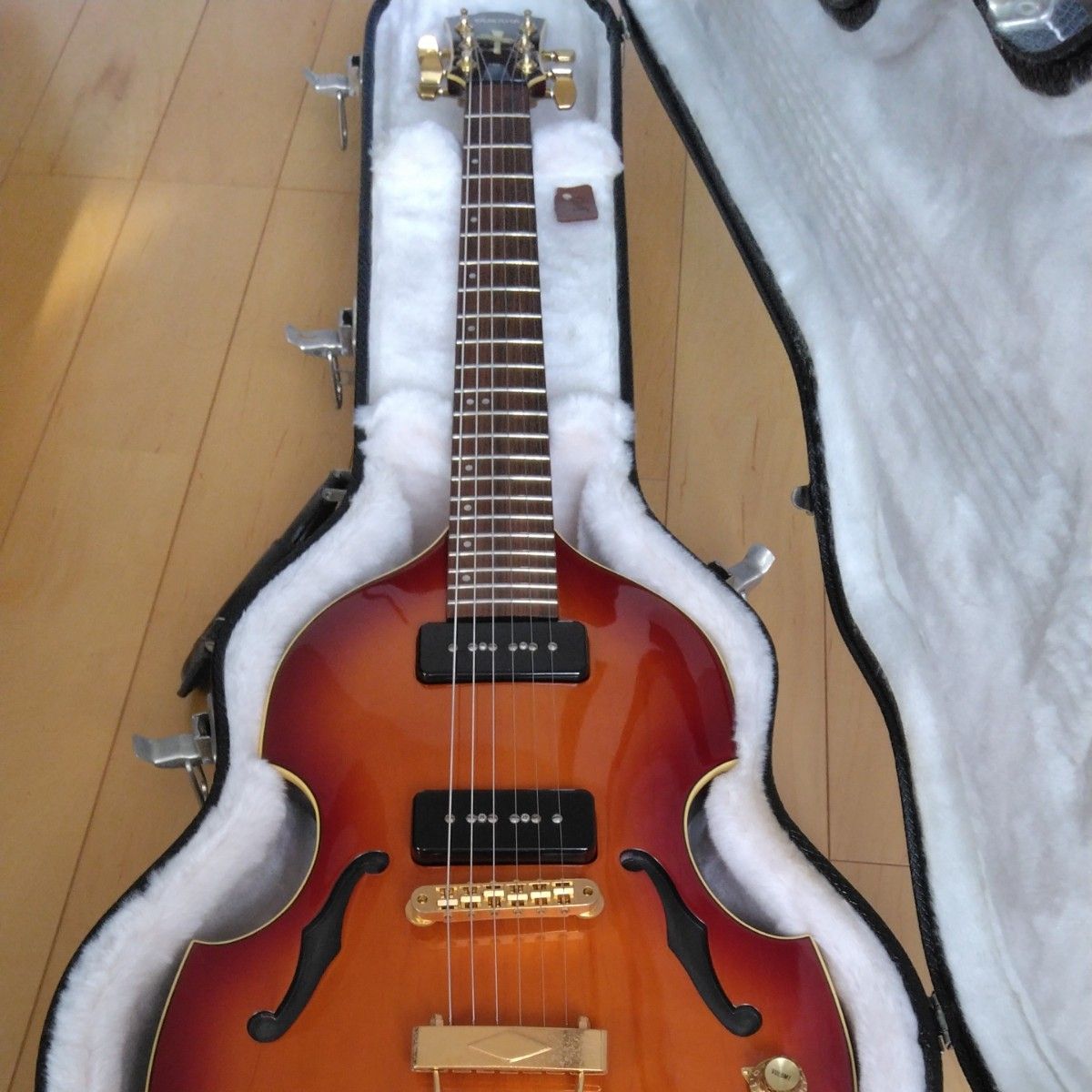 ASKA VG-STANDARD バイオリンギター Gibsonハードケース付き ASKA VG-STANDARD バイオリンギター Gibsonハードケース付き