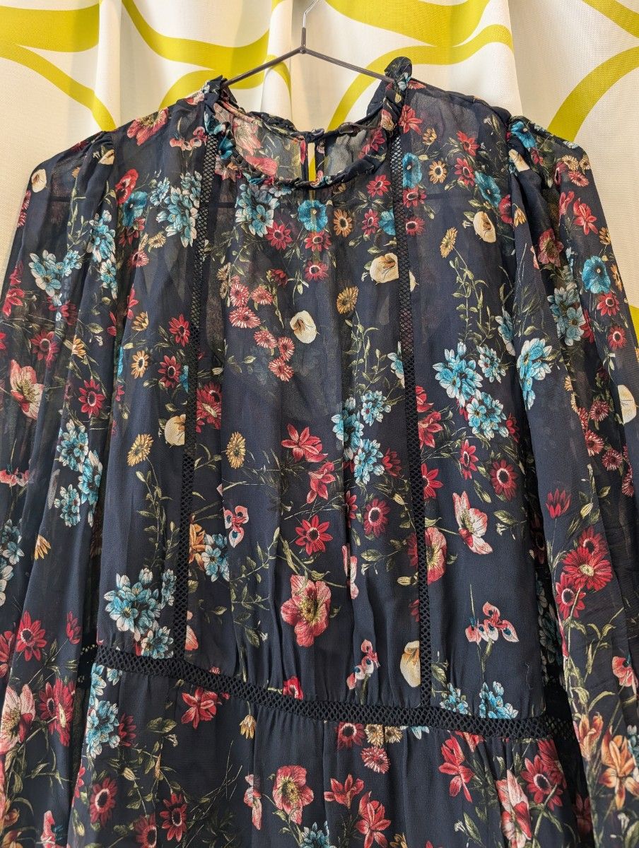 新春セール サイズМ ZARA 花柄 ロング ワンピース 総柄 紺色 新春セール サイズМ ZARA 花柄 ロング ワンピース 総柄 紺色