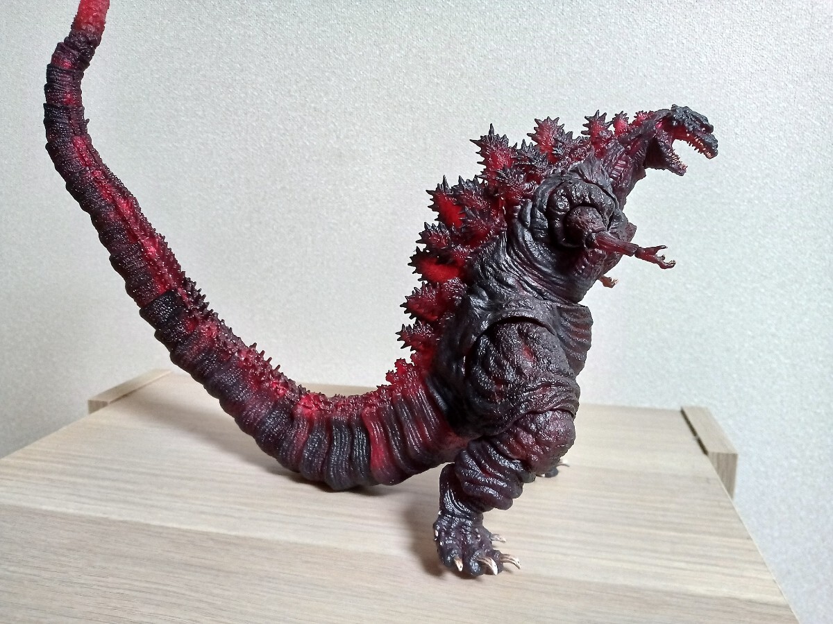 新品購入未開封　s.h.モンスターアーツ　シン・ゴジラ夜間戦闘バージョン Amazon | TAMASHII NATIONS S.H.モンスターアーツ シン・ゴジラ