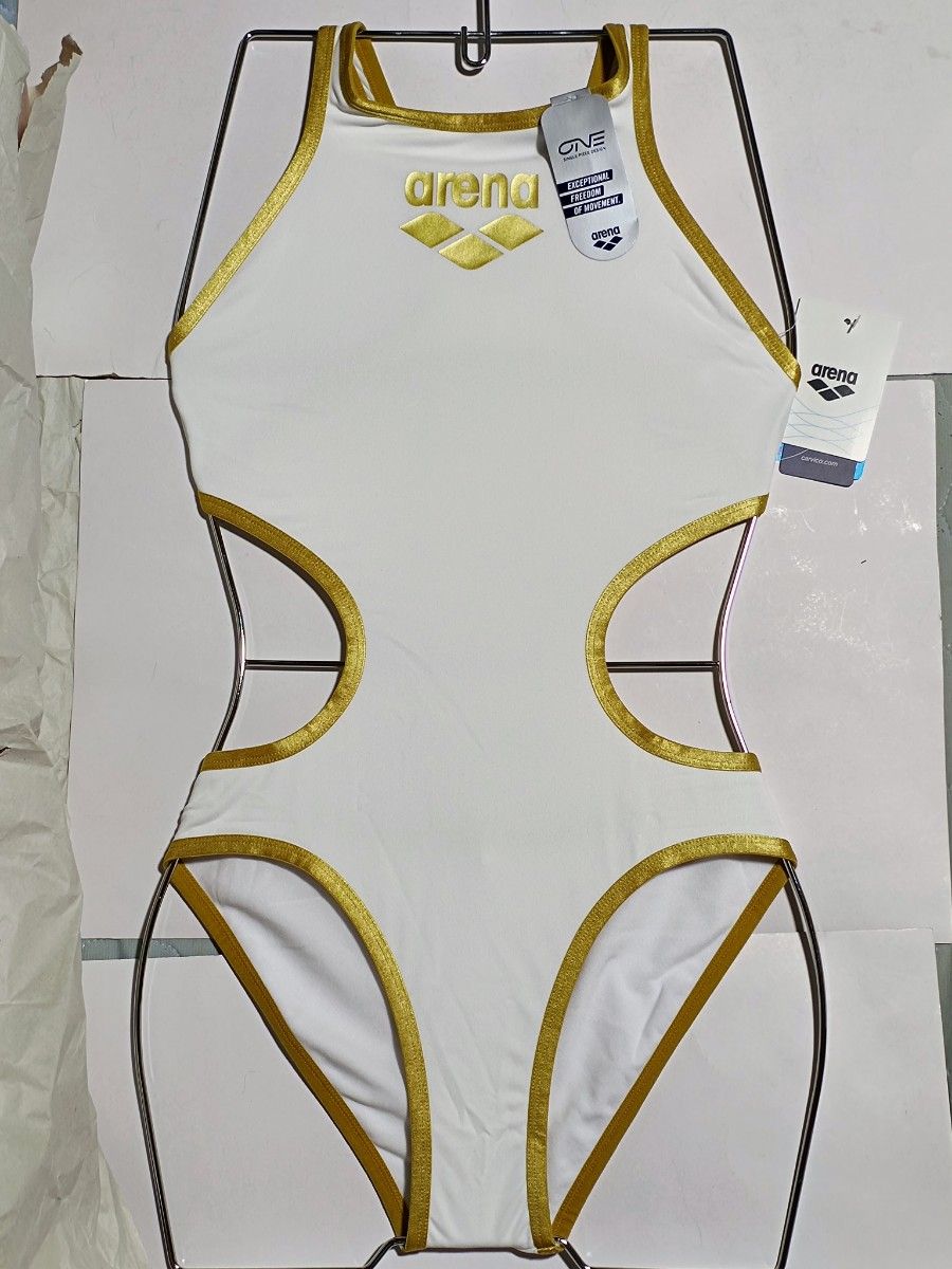 新品・輸入モデル arena(アリーナ)競泳水着 Big Logo ホワイト 新品・輸入モデル arena(アリーナ)競泳水着 Big Logo ホワイト