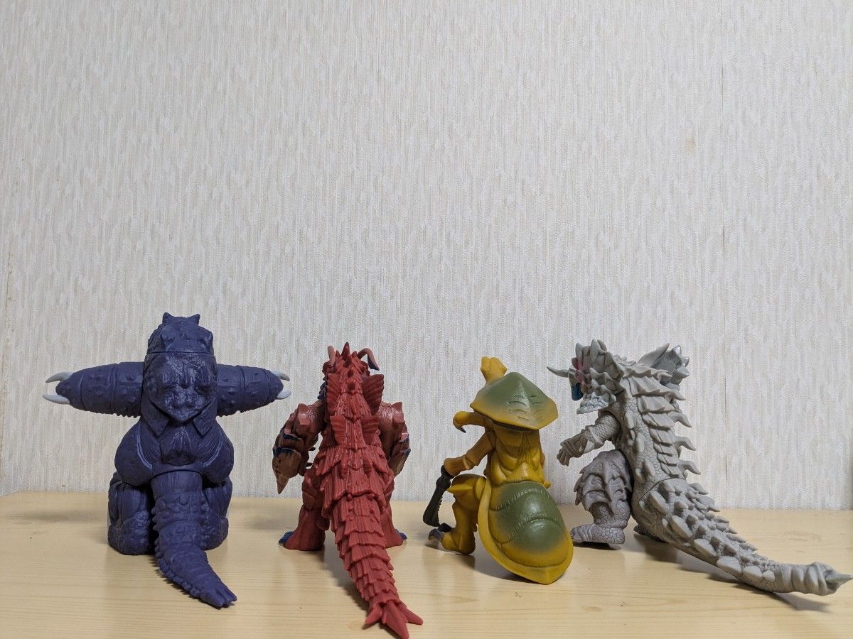 【新品未開封・送料無料】 怪獣フィギュア 4体セット（ウルトラマンシリーズ 怪獣 特撮