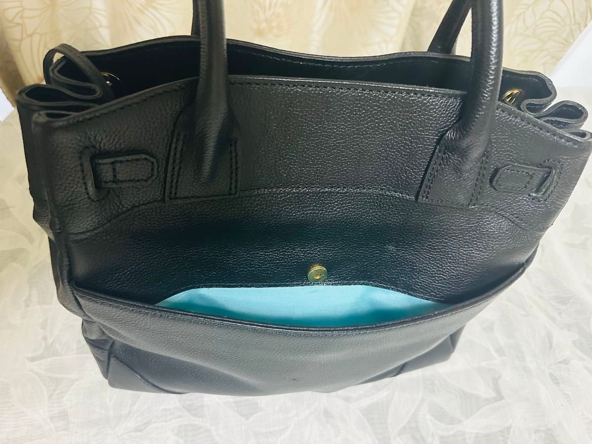 美品 A D M J ハローキティコラボトートバッグ レザー 美品 A D M J ハローキティコラボトートバッグ レザー