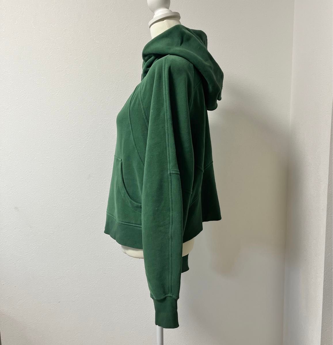 完璧わいふによる lululemon ルルレモン ハーフジップパーカー グリーン 裏 トップス