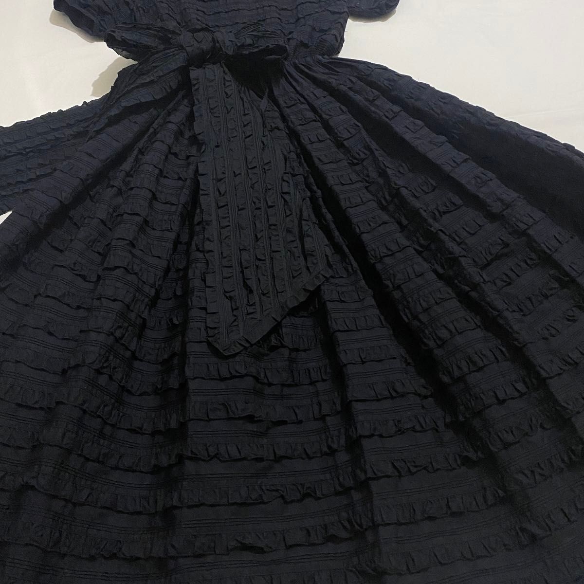 カネコイサオ 豪華総ピコフリルドレス ワンピース 黒 サッシュ カネコイサオ 豪華総ピコフリルドレス ワンピース 黒 サッシュ