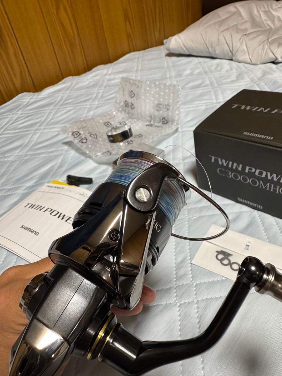 24 ツインパワー C3000MHG リブレカスタムハンドルノブ付き 24 ツインパワー C3000MHG リブレカスタムハンドルノブ付き