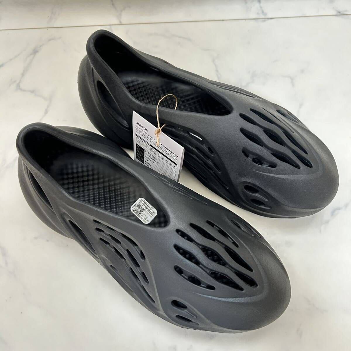 送料無料 adidas YEEZY Foam Runner Onyx アディダス イージー 送料無料 adidas YEEZY Foam Runner Onyx アディダス イージー