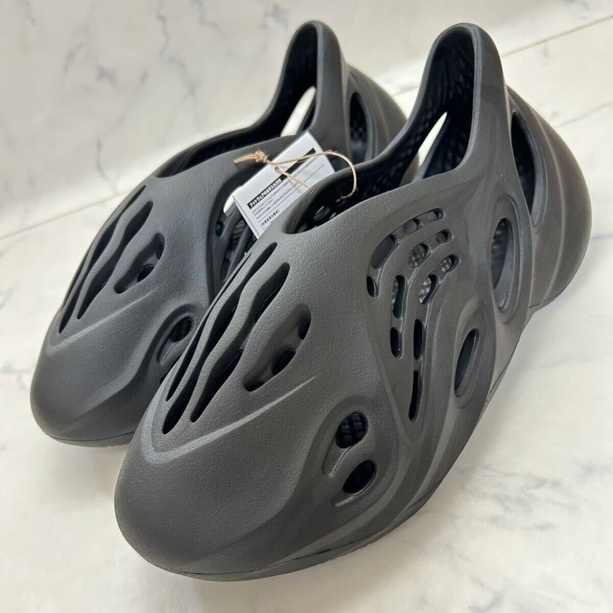 送料無料 adidas YEEZY Foam Runner Onyx アディダス イージー 送料無料 adidas YEEZY Foam Runner Onyx アディダス イージー