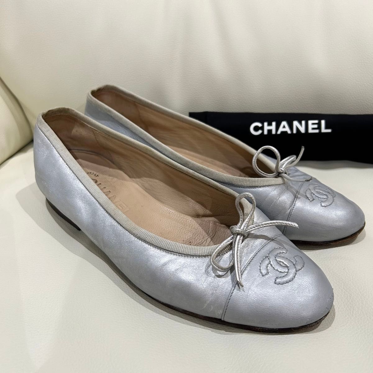 CHANEL シルバー バレエシューズ 38.5 CHANEL シルバーバレエシューズ38 24.5cm バレリーナ本革