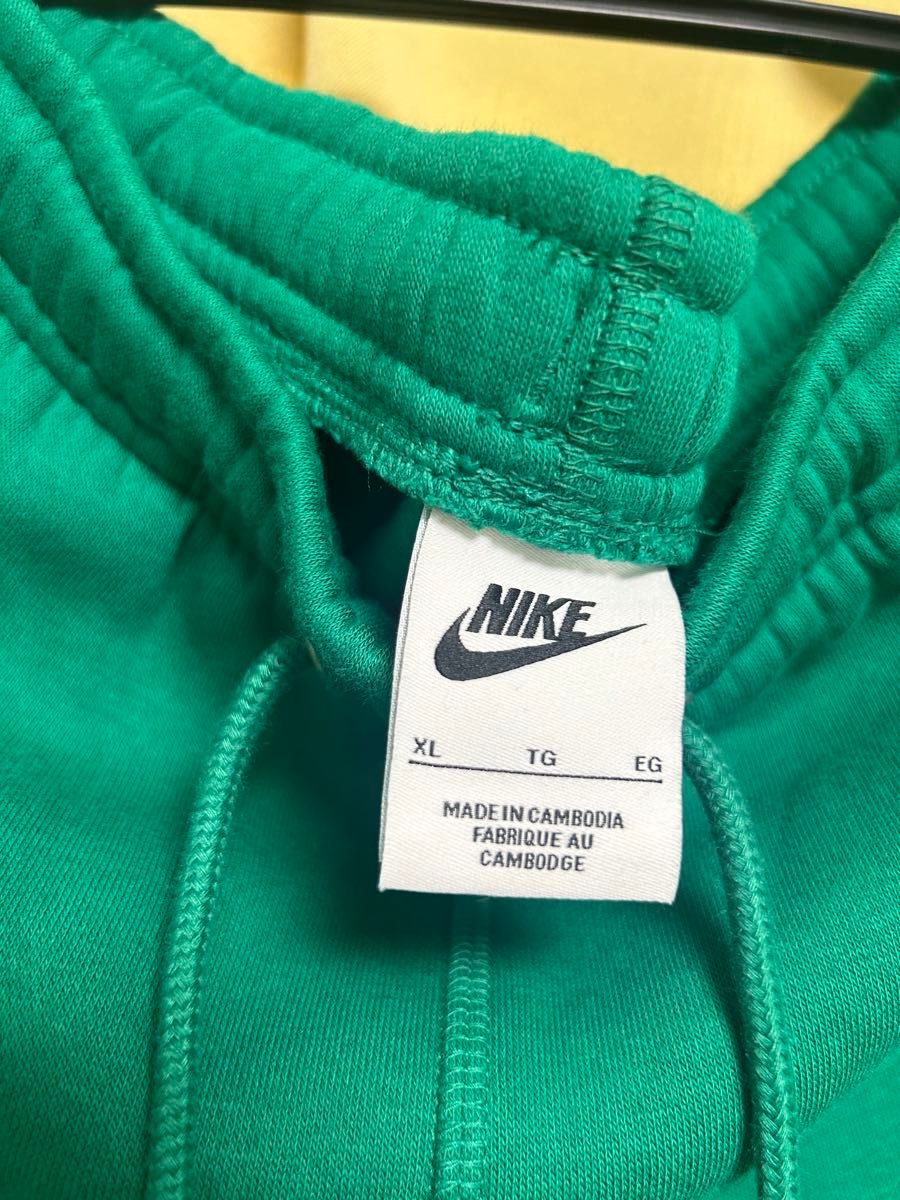 新品未使用 NIKE上下セットアップ LLサイズ 緑 グリーン ナイキ 新品未使用 NIKE上下セットアップ LLサイズ 緑 グリーン ナイキ