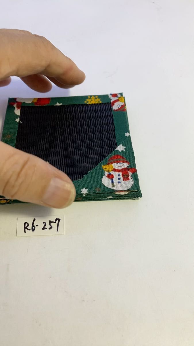 クリスマスな準備、黒メセキ畳にだるま柄のコースター4枚組 R6-257