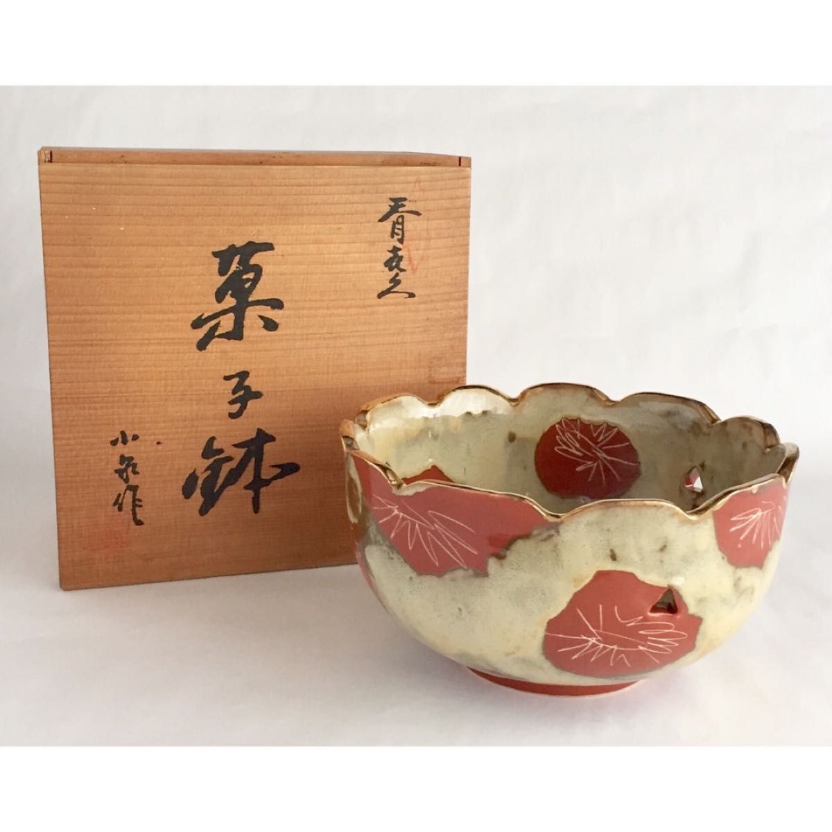 J-3 香合 茶道具 陶器 木箱付き ホツ有り アンティーク 美術品 工芸品 J-3 香合 茶道具 陶器 木箱付き ホツ有り アンティーク 美術品