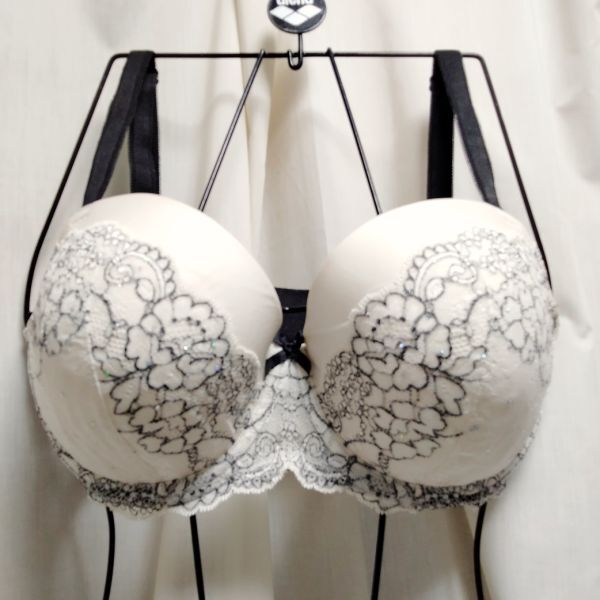 【USED美品】75G 補正下着 ブラジャー 白×黒