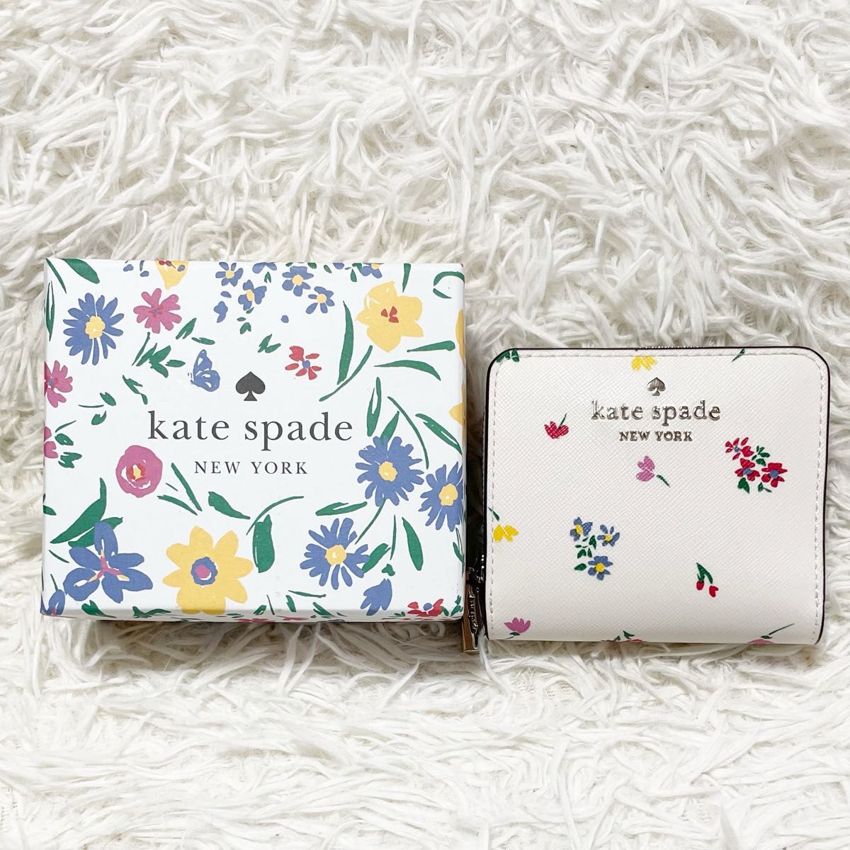 美品 未使用 kate spade ケイト スペード ウォレット 箱付き 花 美品 未使用 kate spade ケイト スペード ウォレット 箱付き 花