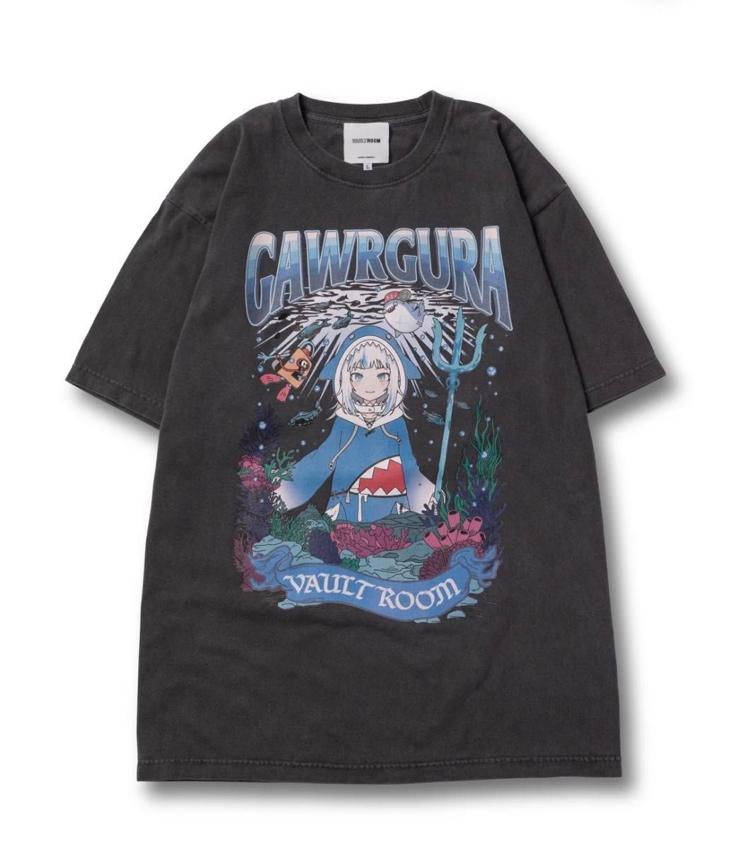 Vaultroom VR × GURA TEE / CHARCOAL ボルトルーム ホロライブ Vaultroom VR × GURA TEE / CHARCOAL ボルトルーム ホロライブ