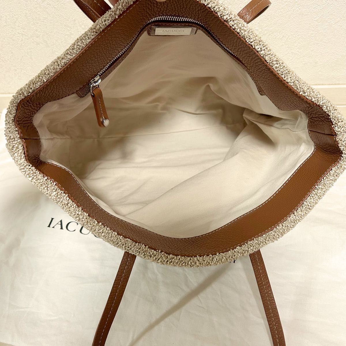 未使用品 IACUCCI イアクッチ トートバッグ A4収納 通勤 パイル 未使用品 IACUCCI イアクッチ トートバッグ A4収納 通勤 パイル