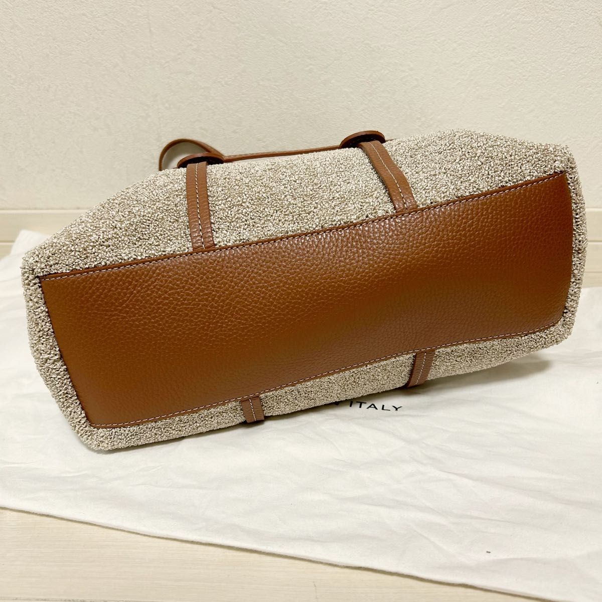 未使用品 IACUCCI イアクッチ トートバッグ A4収納 通勤 パイル 未使用品 IACUCCI イアクッチ トートバッグ A4収納 通勤 パイル