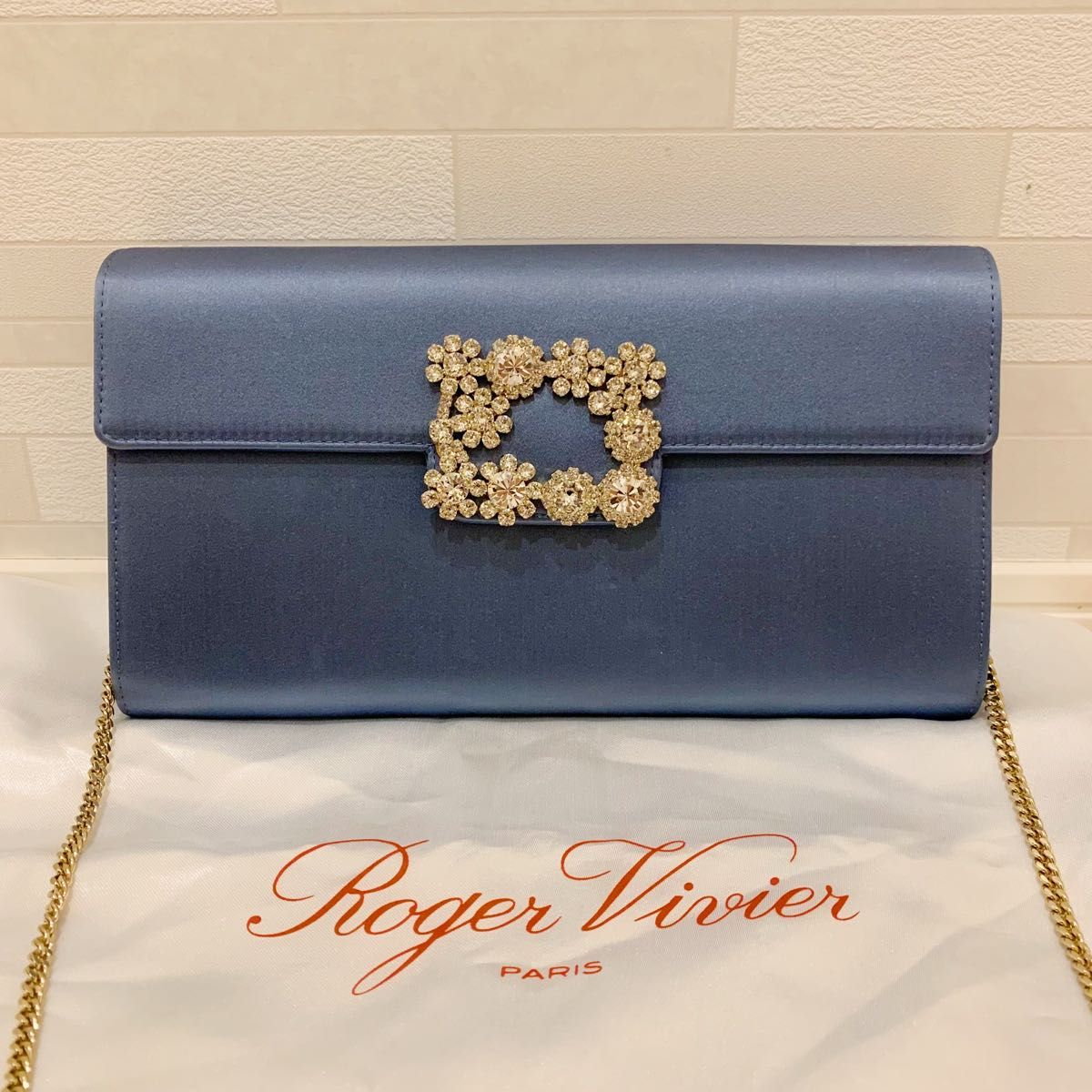 パリ発【Roger Vivier】ジュエルバックル サテン クラッチバッグ ロジェ ヴィヴィエクラッチバッグ