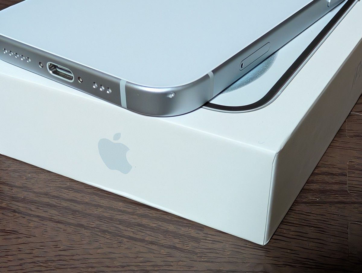 極上美品 アップルストア国内版 SIMフリー iPhone 15 128GB 極上美品 アップルストア国内版 SIMフリー iPhone 15 128GB