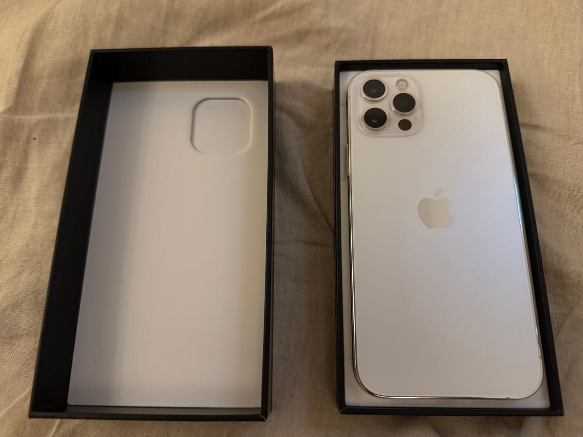 超美品 iPhone12 pro 256GB シルバー 箱付 付属品未使用 超美品 iPhone12 pro 256GB シルバー 箱付 付属品未使用