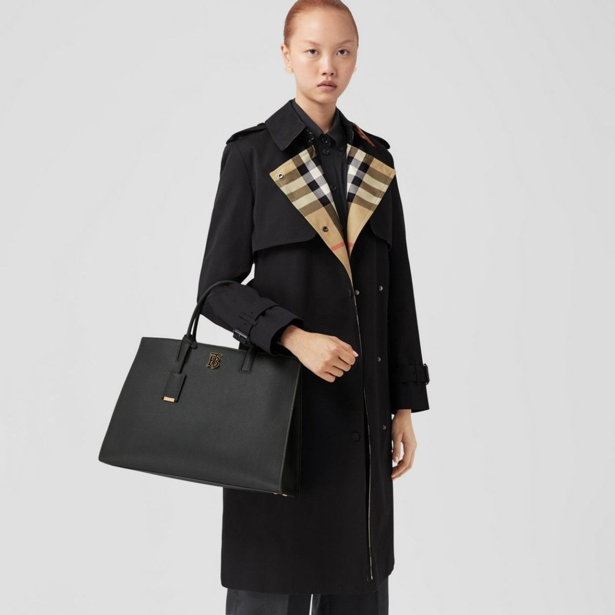 新品未使用)Burberry ミディアム フランシス ハンドバッグ 新品未使用)Burberry ミディアム フランシス ハンドバッグ