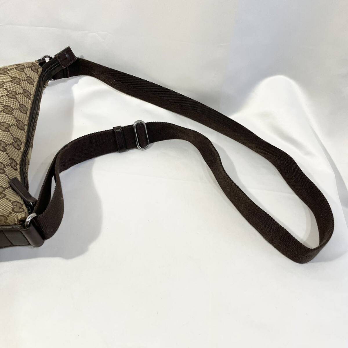 正規品 GUCCI グッチ GGキャンバス ショルダーバッグ パンチング 正規品 GUCCI グッチ GGキャンバス ショルダーバッグ パンチング
